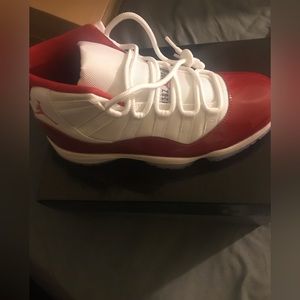 jordan 11 retros 8.5 cherry red/white